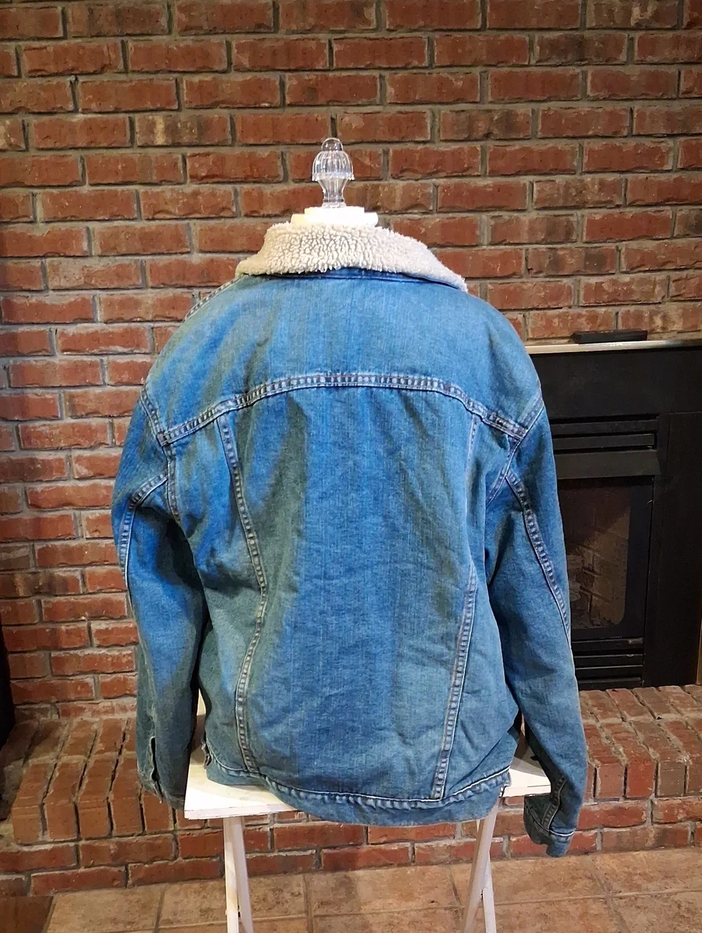 Levi's Cream Sherpa-Lined Jacket with Denim Accent - Picture 2 of 8
